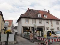 Wohnimmobilie Kauf Doppelhaus Doppelhaushälfte mit Ladengeschäft und Nebengebäude.