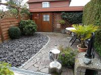Wohnimmobilie Kauf Einfamilienhaus Geräumige DHH mit pflegeleichtem Garten und Carport