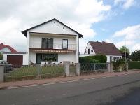 Wohnimmobilie Kauf Einfamilienhaus In diesem Objekt – kein Problem. Das großzügige, freistehende Einfamilienhaus bietet Ihnen ausreichend viel Platz. Es wurde ca. 1976 in Massivbauweise erstellt, verf