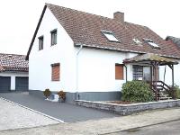 Wohnimmobilie Kauf Einfamilienhaus Familienfreundliches Haus mit 2 Garagen, Carport und Garten- nur 5 km von Northeim entfernt