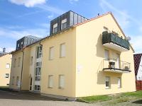 Wohnimmobilie Kauf Dachgeschosswohnung Zwei-Raum-Wohnung mit Balkon, Tageslichtbad und Stellplatz