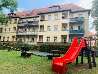 Wohnimmobilie Kauf Etagenwohnung Gemütliche Drei-Raum-Wohnung mit Parkett, Balkon, Loggia und Tageslichtbad in beliebter Wohnlage