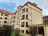 Wohnimmobilie Kauf Etagenwohnung Zwei-Raum-Wohnung mit großem Balkon & Parkett