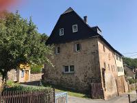 Wohnimmobilie Kauf Doppelhaus Burg-Ambiente lädt junge Familie ein - zum Wohnen in historischer Doppelhaushälfte
