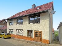 Wohnimmobilie Kauf Einfamilienhaus Geboten wird ein solides Wohnhaus: Entweder als Kapitalanlage (2 WE) oder als großzügiges Eigenheim!