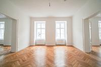 Wohnimmobilie Miete Etagenwohnung Erstbezug Nähe Stadtpark // Repräsentative 4-Zimmer Stilaltbauwohnung