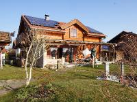 Wohnimmobilie Kauf Einfamilienhaus Holzhaus mit Doppelgarage auf großem Grund