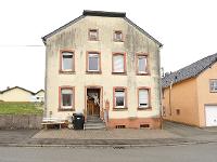 Wohnimmobilie Kauf Einfamilienhaus Freistehendes Einfamilienhaus mit zwei separaten Hauseingängen, Stellplatz und Garten