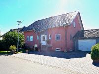 Wohnimmobilie Kauf Einfamilienhaus Top gepflegtes Einfamilienhaus mit ausbaufähigem Dachgeschoss und schönem Landschaftsblick