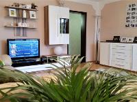 Wohnimmobilie Kauf Erdgeschosswohnung Gut geschnittene Erdgeschosswohnung mit kleinem Garten und 2 Garagen