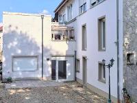 Wohnimmobilie Kauf Erdgeschosswohnung Wir freuen uns Ihnen diese schöne, helle u. modernisierte Erdgeschosswohnung in einem Wohnhaus mit insgesamt 5 Einheiten anbieten zu dürfen. Aufgeteilt in Küche, 