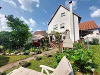 Wohnimmobilie Kauf Erdgeschosswohnung Modernisierte Wohnung mit dem Charakter eines Einfamilienhaus mit eigener Terrasse, sonnigem Garten, moderner Ausstattung und großzügigem Wohnraum – genießen Sie 