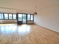 Wohnimmobilie Kauf Etagenwohnung Großzügige Drei-Zimmer-Wohnung mit Tiefgaragenstellplatz in Toplage zwischen Hofgarten und Rheinufer