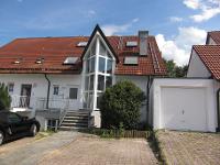 Wohnimmobilie Kauf Mehrfamilienhaus Familienfreundliches Zweifamilienhaus mit zusätzlicher Souterrain-Einliegerwohnung und Süd-Garten in 85411 Hohenkammer! Folgende Highlights erwarten Sie: - ausserge