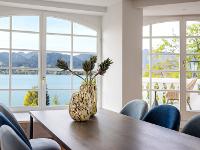 Exklusive Immobilie Erdgeschosswohnung Exklusive Panoramawohnung mit einmaligem Blick auf den Tegernsee! Die nach Süden ausgerichtete Wohnung liegt oberhalb des Tegernsees, in einer liebevoll restauri