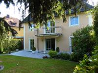 Wohnimmobilie Kauf Einfamilienhaus Villa mit Einliegerwohnung - Verkauf